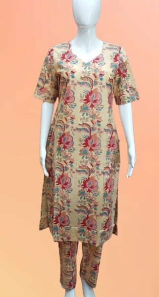 🌺  Bold Botanicals on Beige