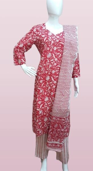🔴 Crimson Bloom Set with Dupatta